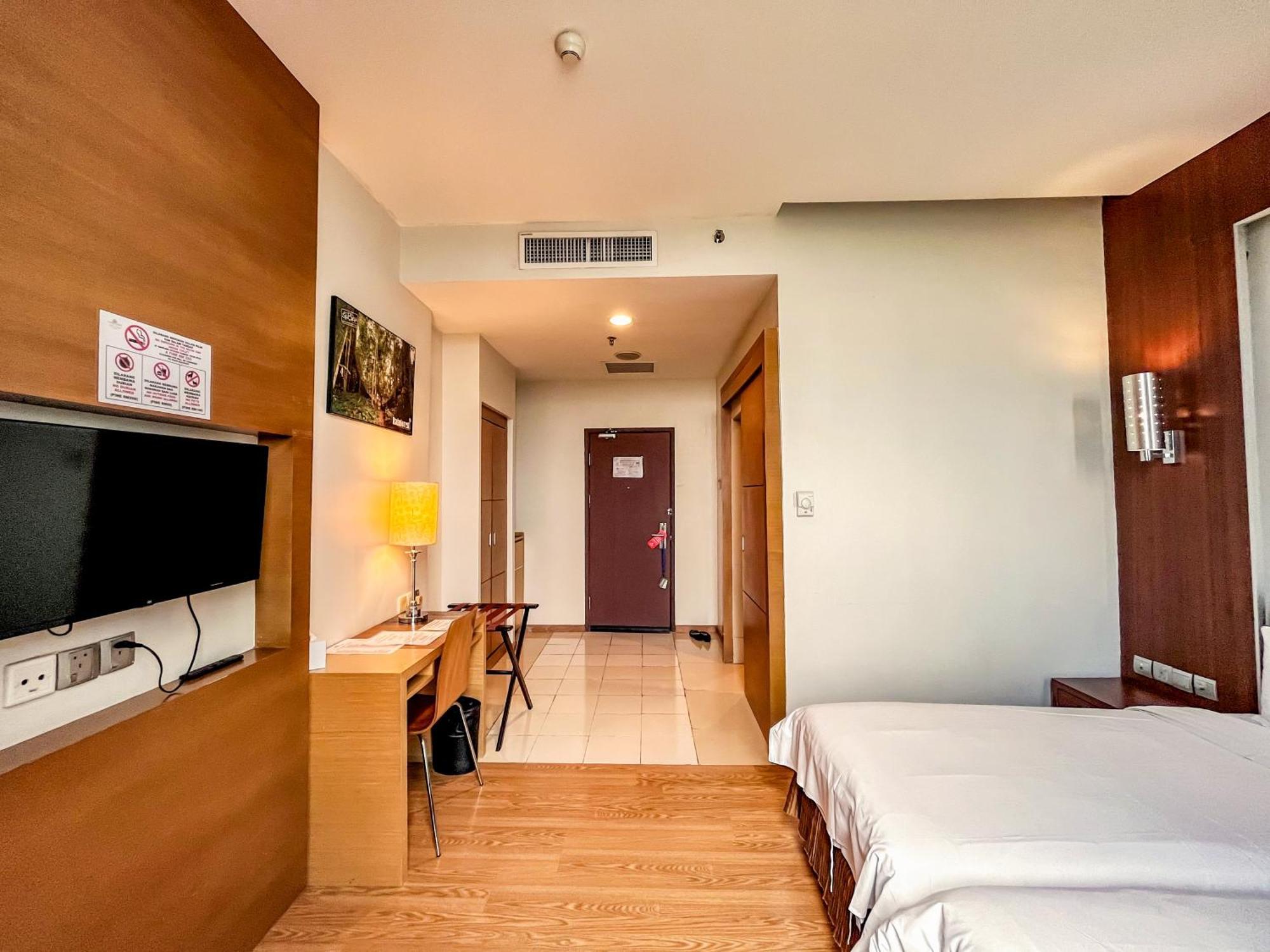 Courtyard Hotel 1Borneo Kota Kinabalu Exterior photo