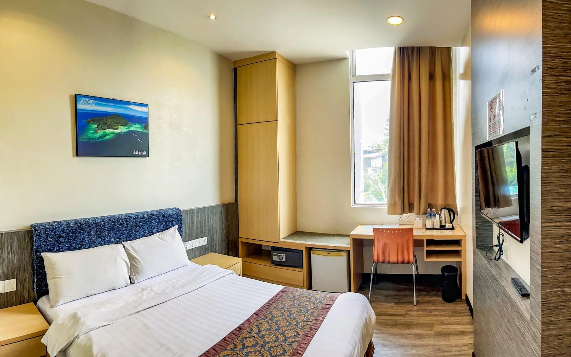 Courtyard Hotel 1Borneo Kota Kinabalu Exterior photo