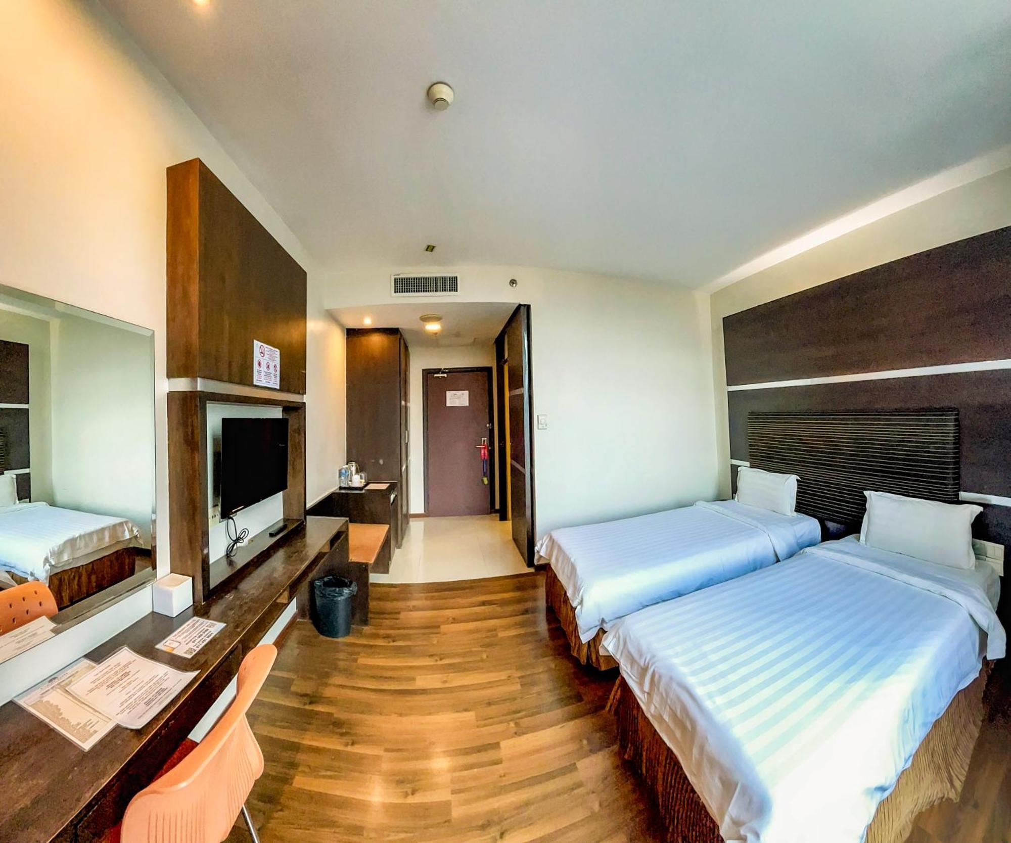 Courtyard Hotel 1Borneo Kota Kinabalu Exterior photo