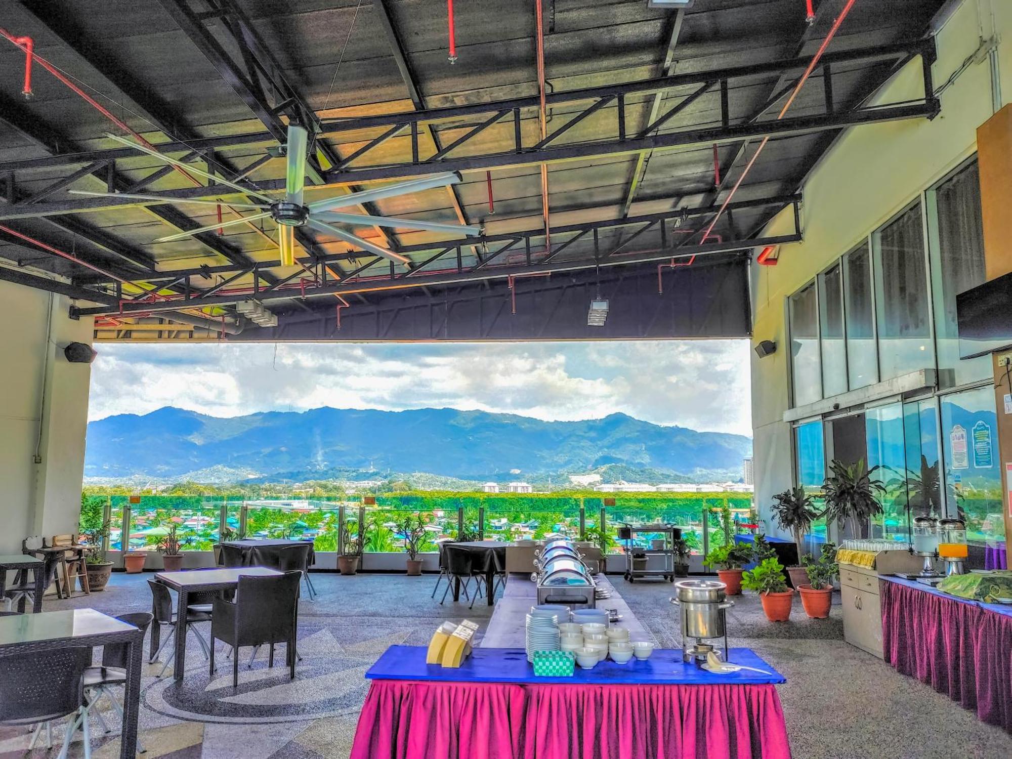 Courtyard Hotel 1Borneo Kota Kinabalu Exterior photo