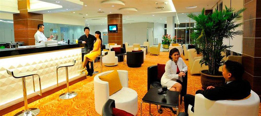 Courtyard Hotel 1Borneo Kota Kinabalu Exterior photo
